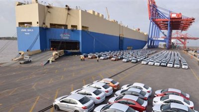 تفاصيل قرار إعفاء سيارات المصريين بالخارج من الجمارك.. فيديو