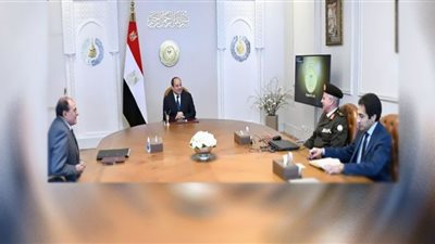 الرئيس السيسي يجتمع برئيس الهيئة الهندسية لمتابعة الموقف التنفيذي للمشروعات
