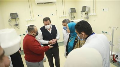 إشادة بانتظام العمل في العيادات المسائية بمستشفى سرس الليان