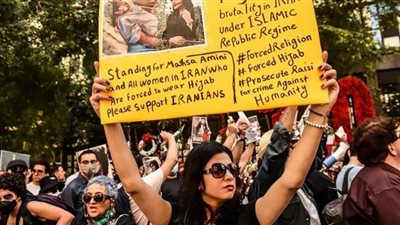 إيرانية ترفض استلام ميدالية ذهبية لدعم نساء بلدها