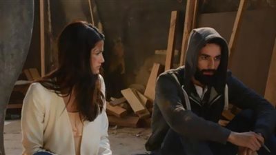 أحمد حاتم وتارا عماد يجتمعان فى بوستر المطاريد الجديد