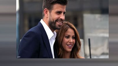 بيكيه مجبر على ارتداء قميص شاكيرا | فيديو