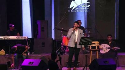 ابعتلي جواب.. أحمد سالم يشعل أولي حفلاته فى الساقية