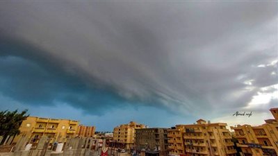 تكون السُحب الملبدة بالأمطار في سماء مدينة العلمين.. شاهد