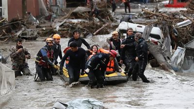 سيول تحول شوارع تركيا لأنهار واتهامات بالإهمال لبلدية إسطنبول