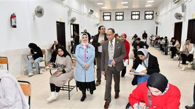 انتظام الامتحانات النظرية للفصل الدراسي الأول بجامعة قناة السويس