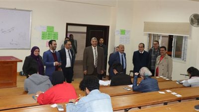 رئيس جامعة الفيوم: نحرص على متابعة الامتحانات وتوفير بيئة آمنة للطلاب