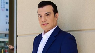 مرض إيهاب توفيق يمنعه من الرجوع لمصر