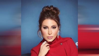 يارا تتألق بالأحمر وتتزين بالألماس الحر