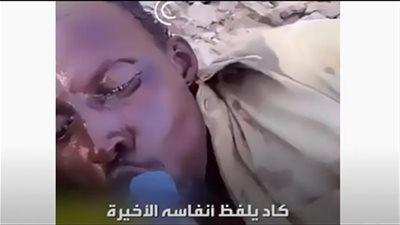 لحظة إنقاذ سوداني تاه في الصحراء من الموت عطشًا (فيديو)