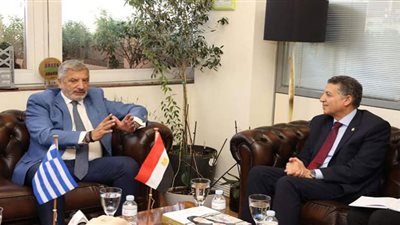 سفير مصر في اليونان يلتقي محافظ أثينا ويوقع مذكرة للتآخي مع القاهرة