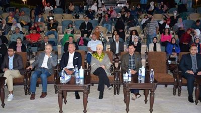 وزير الرياضة يُكرم شهداء القوات المسلحة والشرطة بنادي النادي بأكتوبر