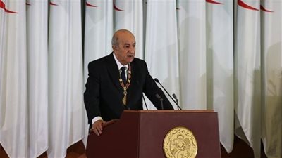 رئيس الجزائر يُؤكد دعمه الكامل لنساء ورجال الصحافة