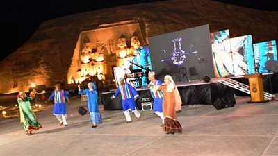 محافظ أسوان يشهد فعاليات متنوعة فى ليلة تعامد الشمس بمعبدى أبو سمبل