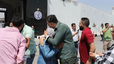 لحظة إخلاء سبيل 25 من المحبوسين احتياطيًا بعفو رئاسي (صور)