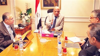 وزير قطاع الأعمال يبدأ مهامه بلقاءات مع قيادات الشركات القابضة
