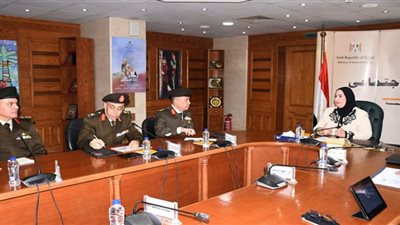 وزيرة التضامن تناقش سبل الاستفادة من خدمات الشبكة الوطنية للطوارئ