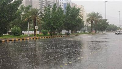 أمطار غزيرة تغرق شوارع مدينة جدة السعودية