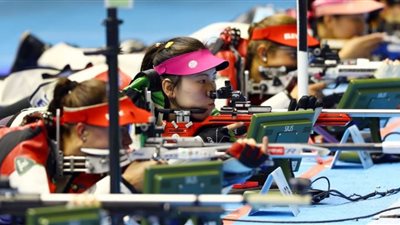 منافسات شرسة بين أبطال العالم في المسدس والبندقية بالمدينة الرياضية.. اليوم