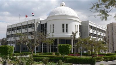 الدكتور أشرف محمد عيسى قائما بأعمال رئيس قسم النبات بكلية العلوم بالفيوم