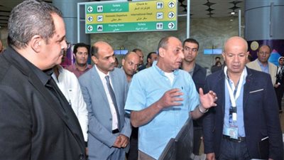 وزير الطيران يتفقد الاستعدادات النهائية لتشغيل مطار سفنكس