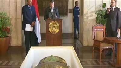 مصر تتسلم التابوت الأخضر بعد استعادته من أمريكا (شاهد)