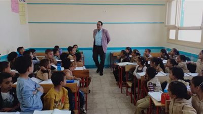 وكيل تعليم الغربية يتابع سير الدراسة بمدارس إدارة السنطة