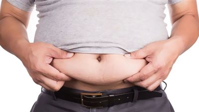 دراسة: عامل ليلي يزيد من مخاطر دهون البطن