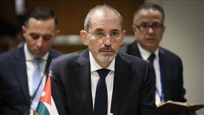 وزير خارجية الأردن يُشيد بمواقف الحكومة اليمنية الشرعية