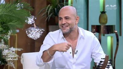 عزيز الشافعي يكشف مفاجآة كبيرة لجمهوره من خلال 