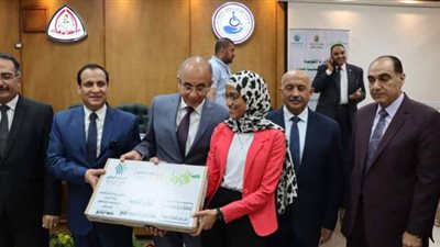 تسليم 89 جهاز لاب توب لطلاب ذوي الإعاقة بجامعة الزقازيق