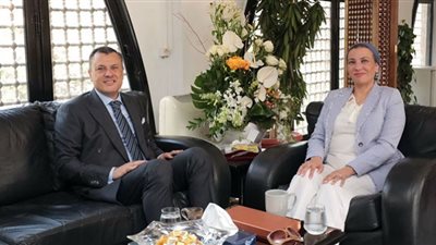 وزيرا البيئة والسياحية يناقشن الاستعدادات لاستضافة مصر لمؤتمر 
