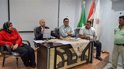 وكيل صحة الشرقية يجتمع بمفتشي صحة البيئة لمناقشة خطة العمل الوقائية
