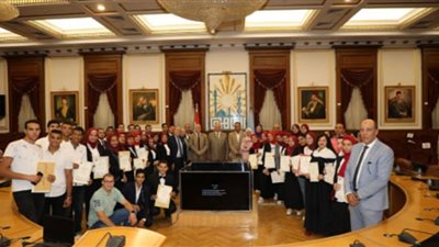 محافظ القاهرة يكرم 150 متدربًا اجتازوا الدورات التدريبية التي نظمتها المحافظة