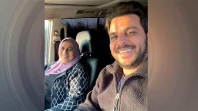 محمد رشاد ينشر صورة والدته.. ربنا يديك نعمة وفضل