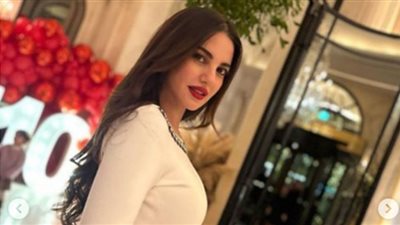 درة زروق تستعرض جمالها بالأوف وايت المجسم