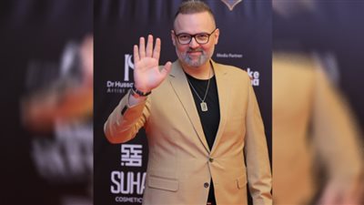 تكريم محمد محمود عبد العزيز بجائزة التميز في مهرجان الفضائيات العربية.. صور