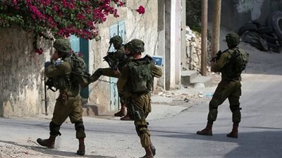 جيش الاحتلال الإسرائيلي يطلق قنابل على حدود لبنان
