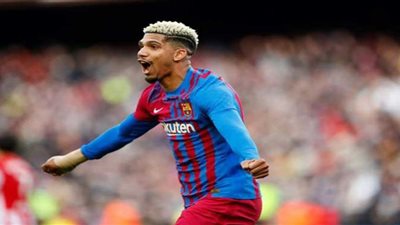 أراوخو يقترب من المشاركة أساسيًا مع برشلونة في مباراة كأس إسبانيا