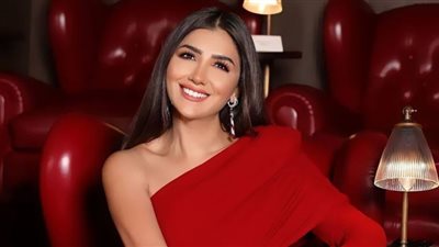 مي عمر تشكر الجمهور بعد حصولها على جائزة التمييز والإبداع