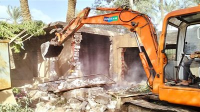 إزالة 104 حالات تعد علي الأراضي أملاك الدولة بأطفيح والبدرشين