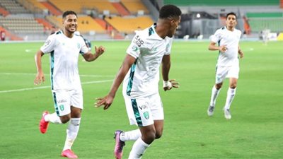 الاهلي السعودي يتقدم على الشعلة في الشوط الاول