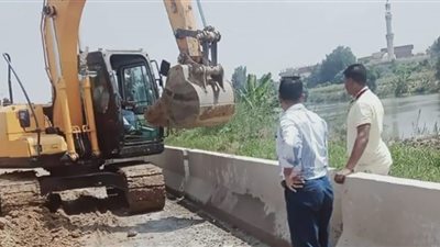 إصلاح كسر ماسورة مياه الشرب الرئيسية بطريق بلبيس العباسة