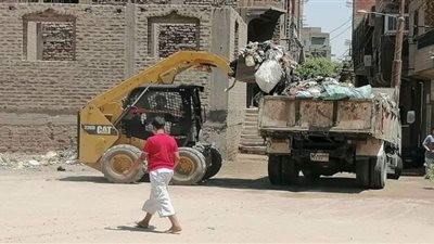 محلى دشنا يواصل تكثيف أعمال النظافة بالشوارع والميادين