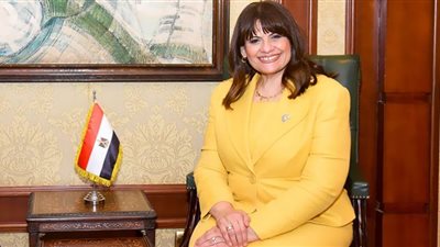 سها جندي: نسعى للاستفادة من مبادرات التأمين الصحي لخدمة المصريين في الخارج