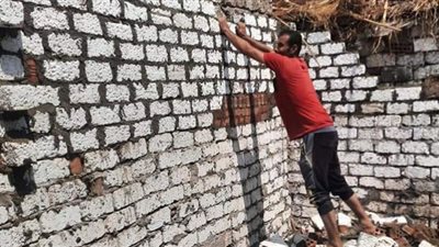 وقف أعمال إعادة تأهيل منزل بالوحدة المحلية في الجديدة