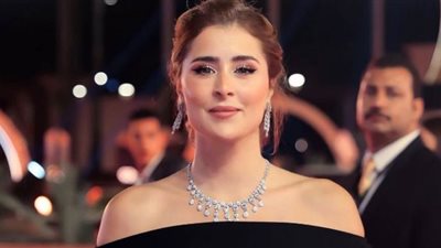 بسنت شوقي تغازل عائشة بن أحمد.. تحفة