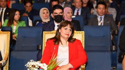 مشاكل تؤرق المصريين بالخارج على طاولة وزيرة الهجرة الجديدة