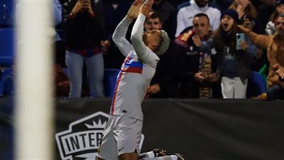 برشلونة يتقدم على إنتر سيتي بهدف في الشوط الأول