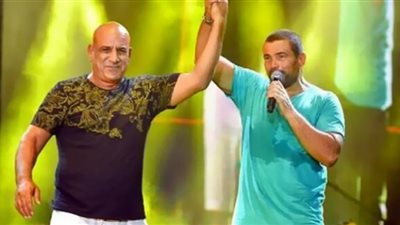 محمد لطفي وعمرو دياب يجتمعان على شواطئ الساحل